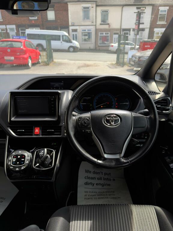 Toyota Voxy Noah Hybrid 1.8 Zwr80 Grey #16