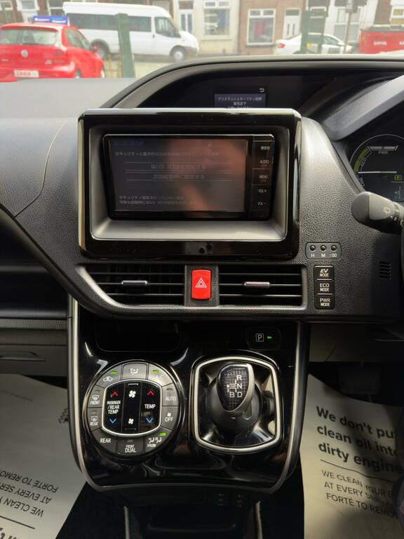 Toyota Voxy Noah Hybrid 1.8 Zwr80 Grey #20