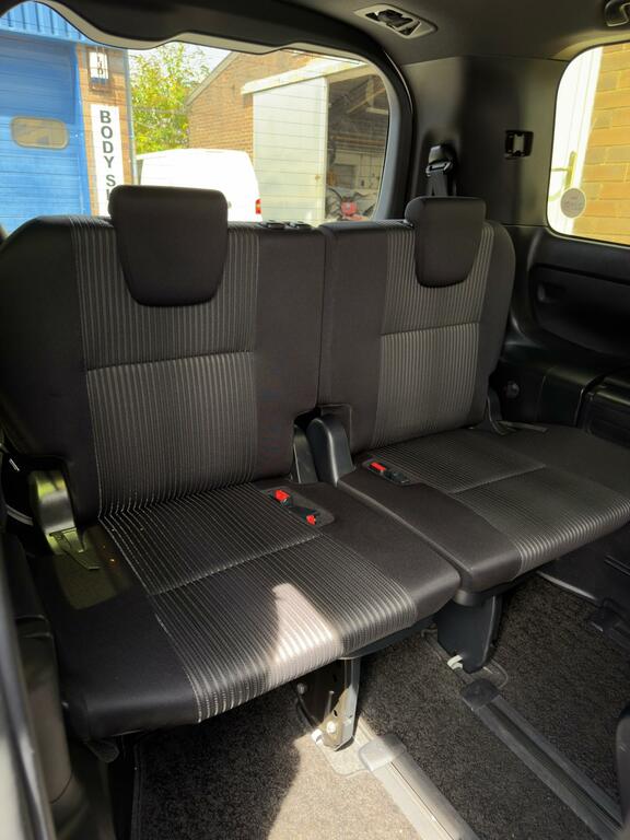 Toyota Voxy Noah Hybrid 1.8 Zwr80 Grey #24
