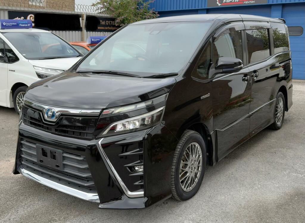 Toyota Voxy Zs 1.8 Hybrid Black #3