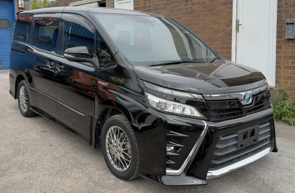 Toyota Voxy Zs 1.8 Hybrid Black #4