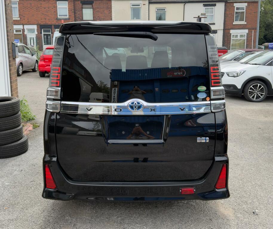 Toyota Voxy Zs 1.8 Hybrid Black #6