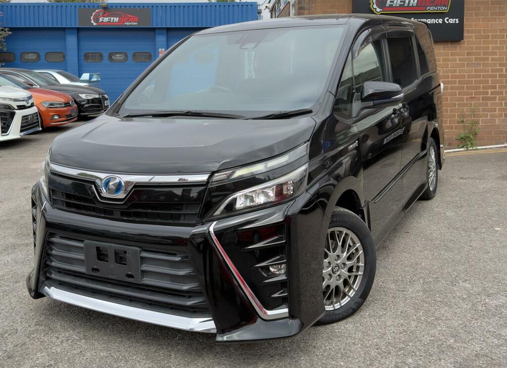 Toyota Voxy Zs 1.8 Hybrid Black