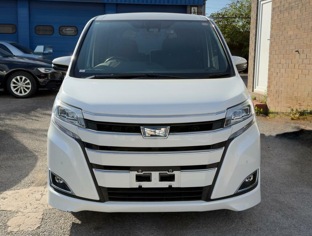 Toyota Noah G 1.8 Hybrid White #2