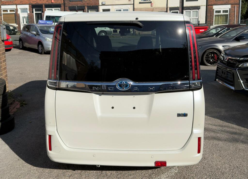 Toyota Noah G 1.8 Hybrid White #6