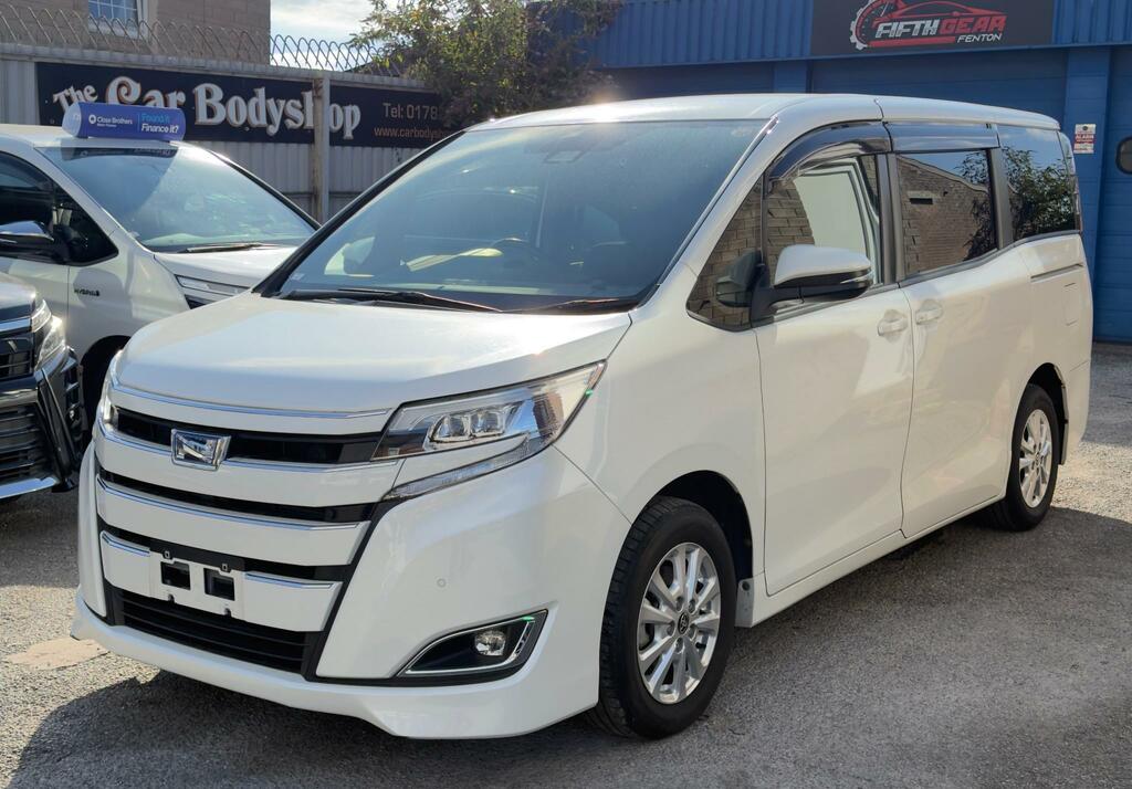 Toyota Noah G 1.8 Hybrid White #3