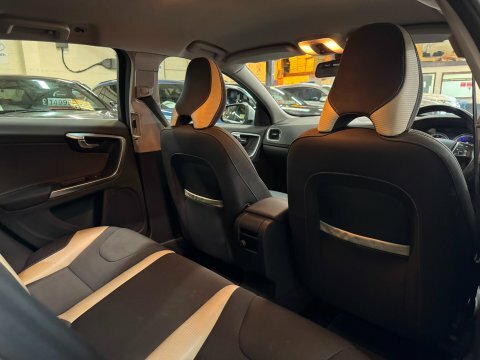 Volvo V60 Silver #16