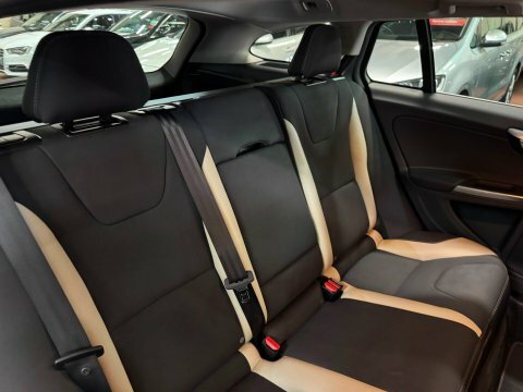 Volvo V60 Silver #17