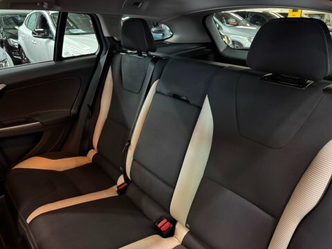 Volvo V60 Silver #19