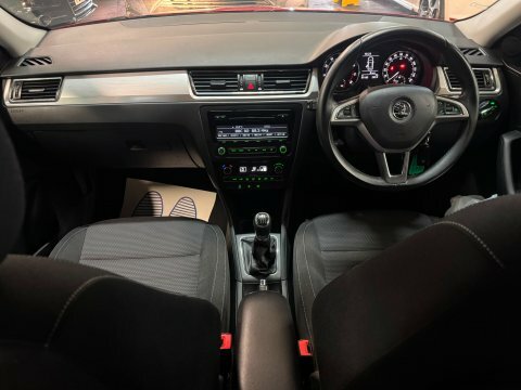 Skoda Rapid 1.6 Tdi Elegance Euro 5 Red #9