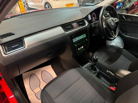 Skoda Rapid 1.6 Tdi Elegance Euro 5 Red #14