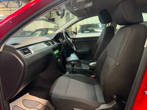 Skoda Rapid 1.6 Tdi Elegance Euro 5 Red #12