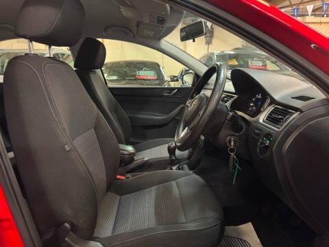 Skoda Rapid 1.6 Tdi Elegance Euro 5 Red #10