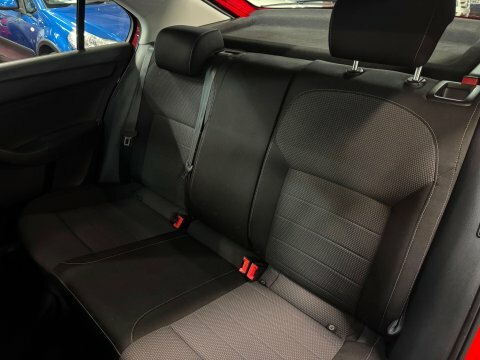 Skoda Rapid 1.6 Tdi Elegance Euro 5 Red #21