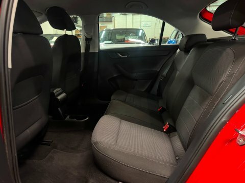 Skoda Rapid 1.6 Tdi Elegance Euro 5 Red #19