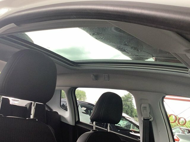 Peugeot 2008 2018 1.2 Puretech Allure Premium Suv Ma White #3