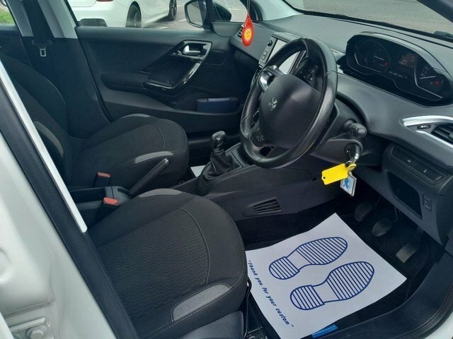 Peugeot 208 2016 1.2 Puretech Active Design Lime Hatchback White #6