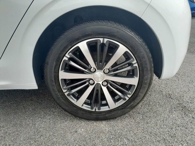 Peugeot 208 2016 1.2 Puretech Active Design Lime Hatchback White #5