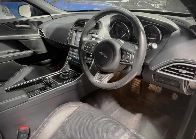 Jaguar XE D R-sport Black #3