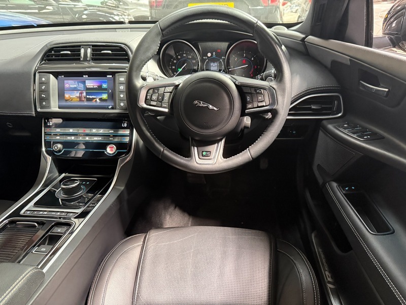 Jaguar XE D R-sport Black #4