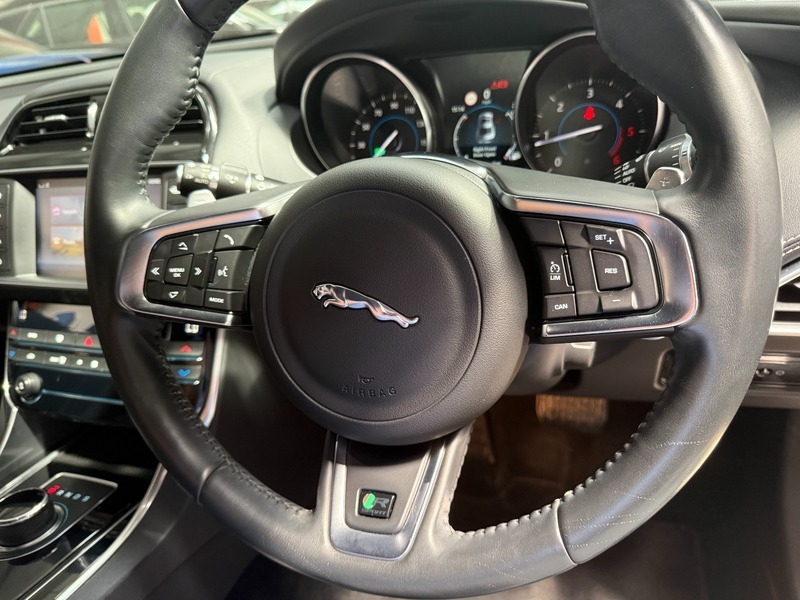 Jaguar XE D R-sport Black #6