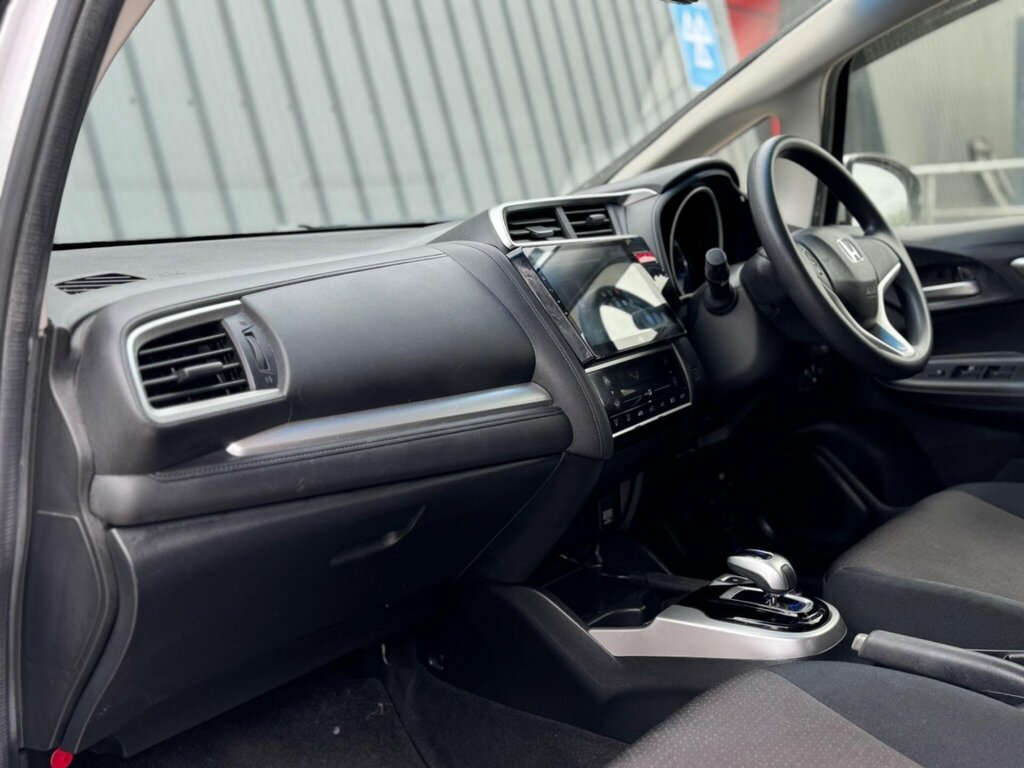 Honda Jazz 1.4L Es Plus White #37