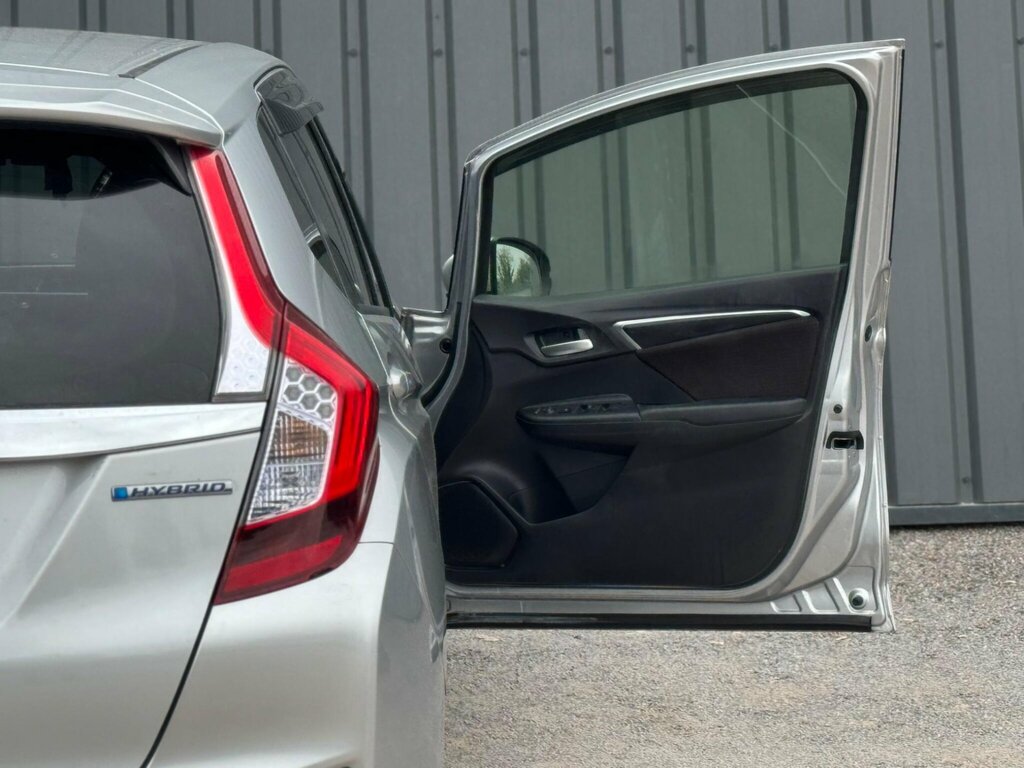 Honda Jazz 1.4L Es Plus White #17