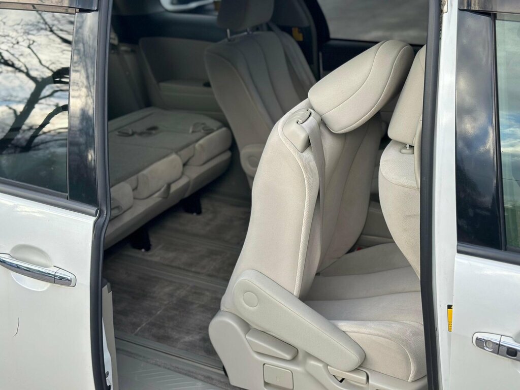 Toyota Estima -  #13