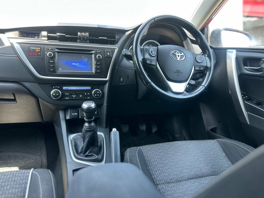 Toyota Auris 1.8L Excel Silver #11