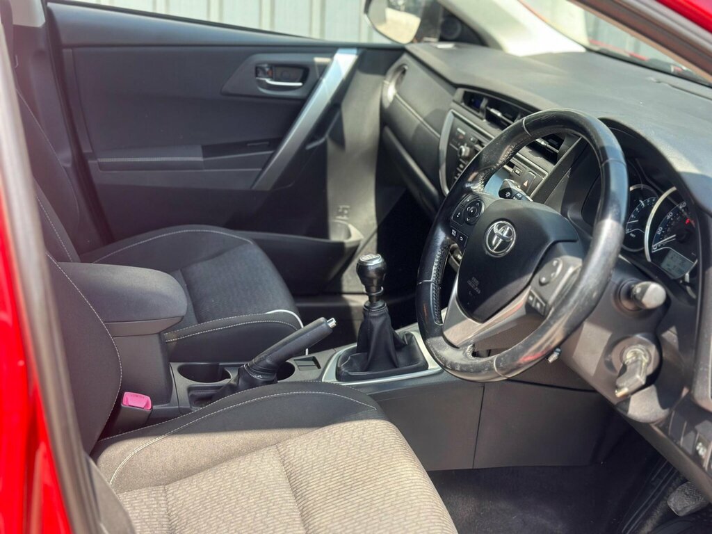 Toyota Auris 1.8L Excel Silver #16