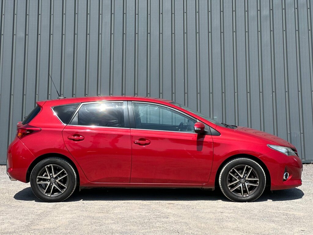 Toyota Auris 1.8L Excel Silver #9