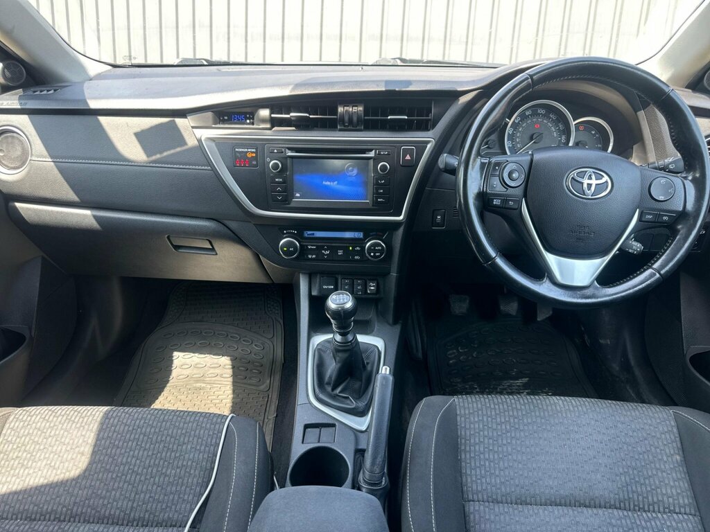 Toyota Auris 1.6 V-matic Icon Plus Euro 5 Red #3