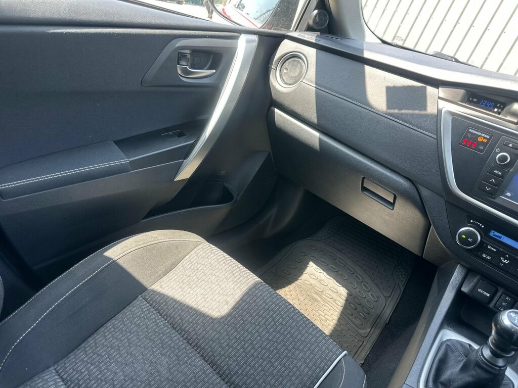 Toyota Auris 1.8L Excel Silver #12