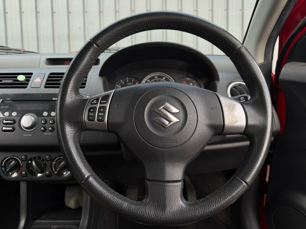 Suzuki Swift 1.5 Glx Hatchback 143 Gkm, 101 Black #18