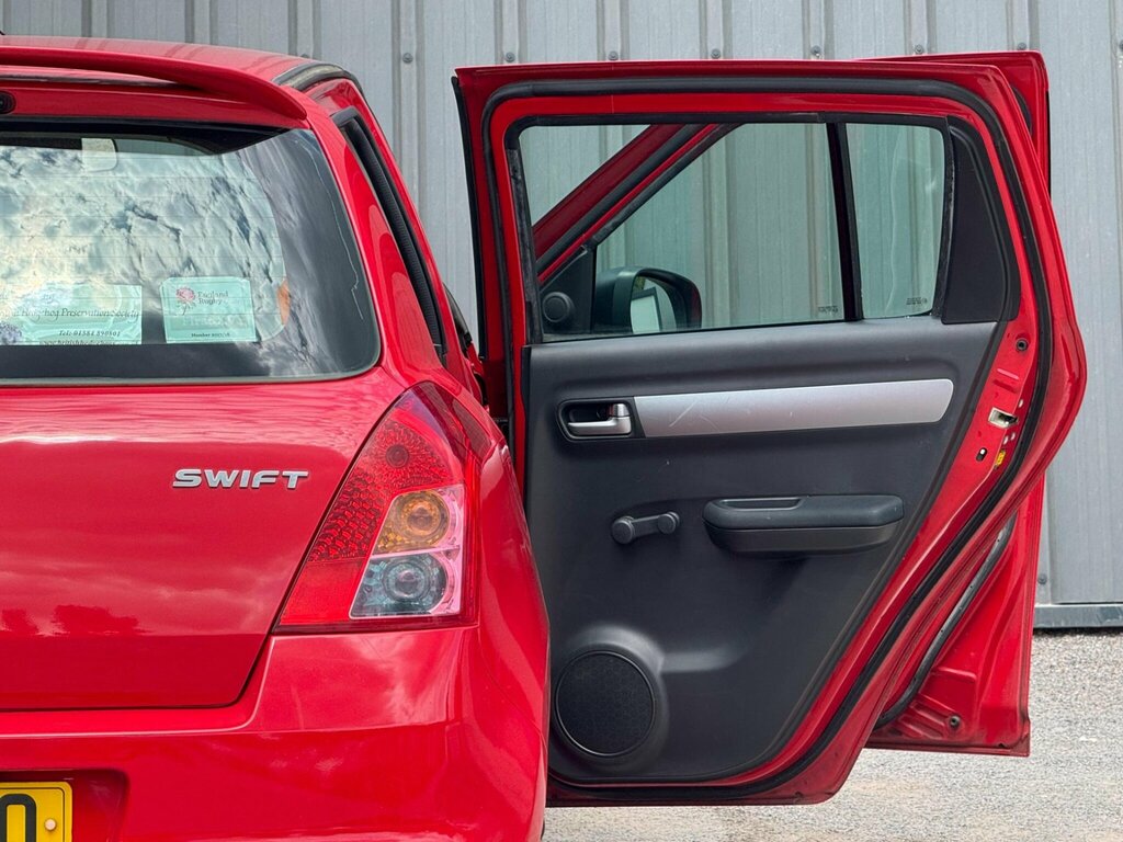 Suzuki Swift 1.5 Glx Hatchback 143 Gkm, 101 Black #12