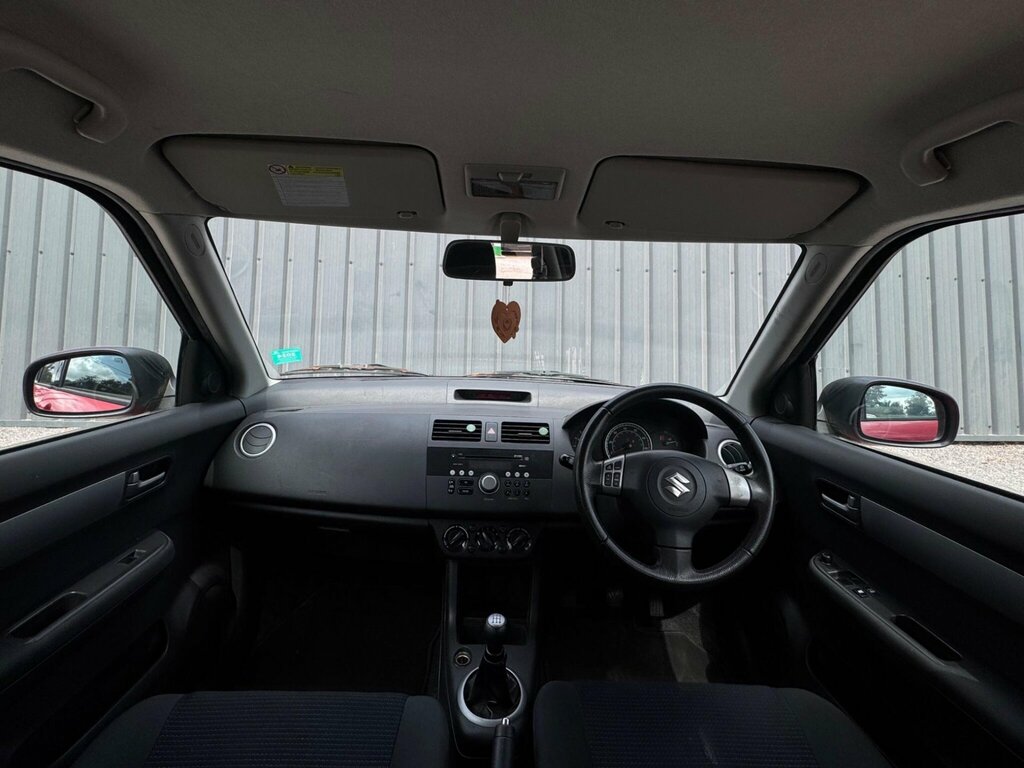 Suzuki Swift 1.5 Glx Hatchback 143 Gkm, 101 Black #32