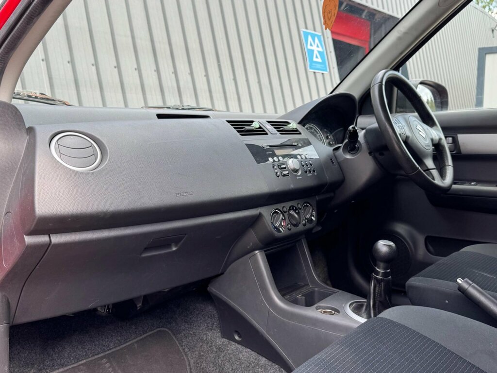 Suzuki Swift 1.5 Glx Hatchback 143 Gkm, 101 Black #31