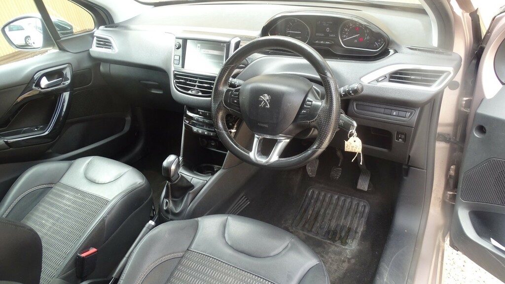 Peugeot 208 1.2 Allure 82 Bhp Pink #14