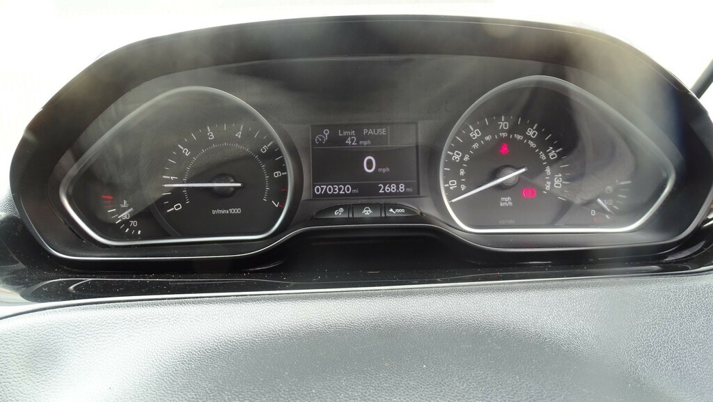 Peugeot 208 1.2 Allure 82 Bhp Pink #27