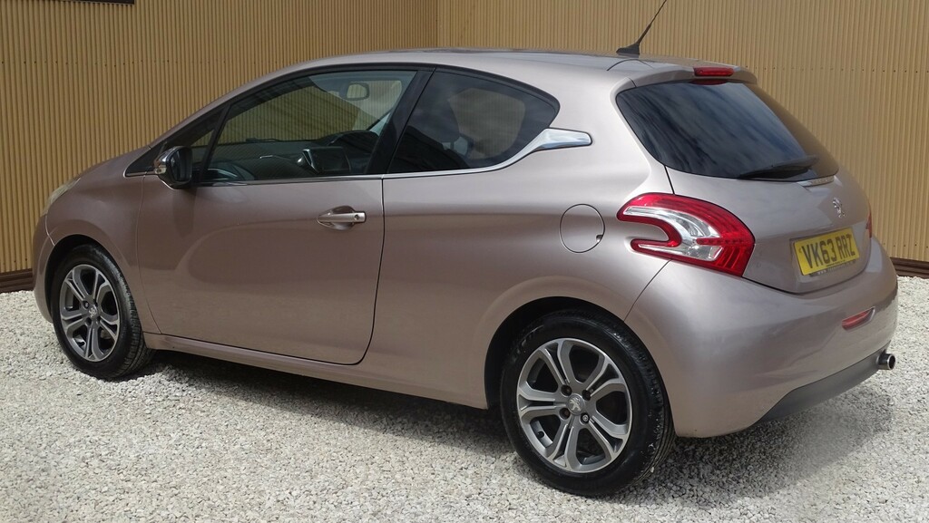 Peugeot 208 1.2 Allure 82 Bhp Pink #10