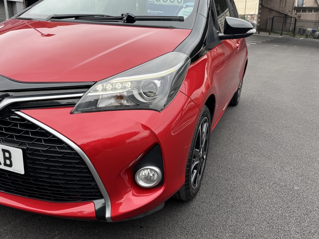 Toyota Yaris 1.3 Vvt-i Design Black #4