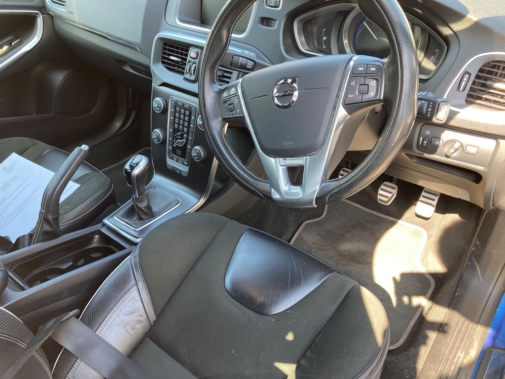 Volvo V40 2.0 D4 R-design Blue #3