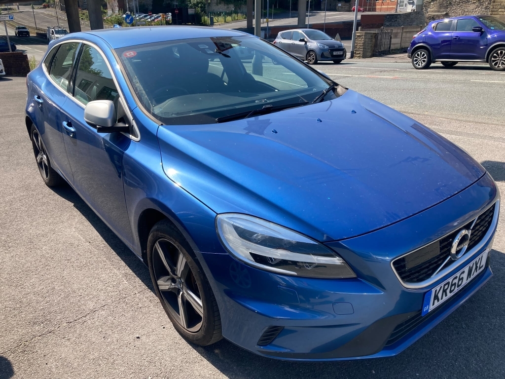 Volvo V40 2.0 D4 R-design Blue