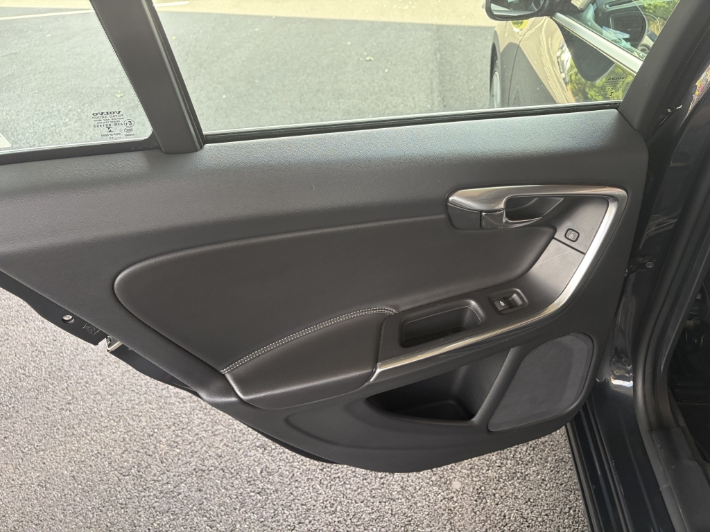 Volvo S60 D4 R-design Lux Nav Black #38