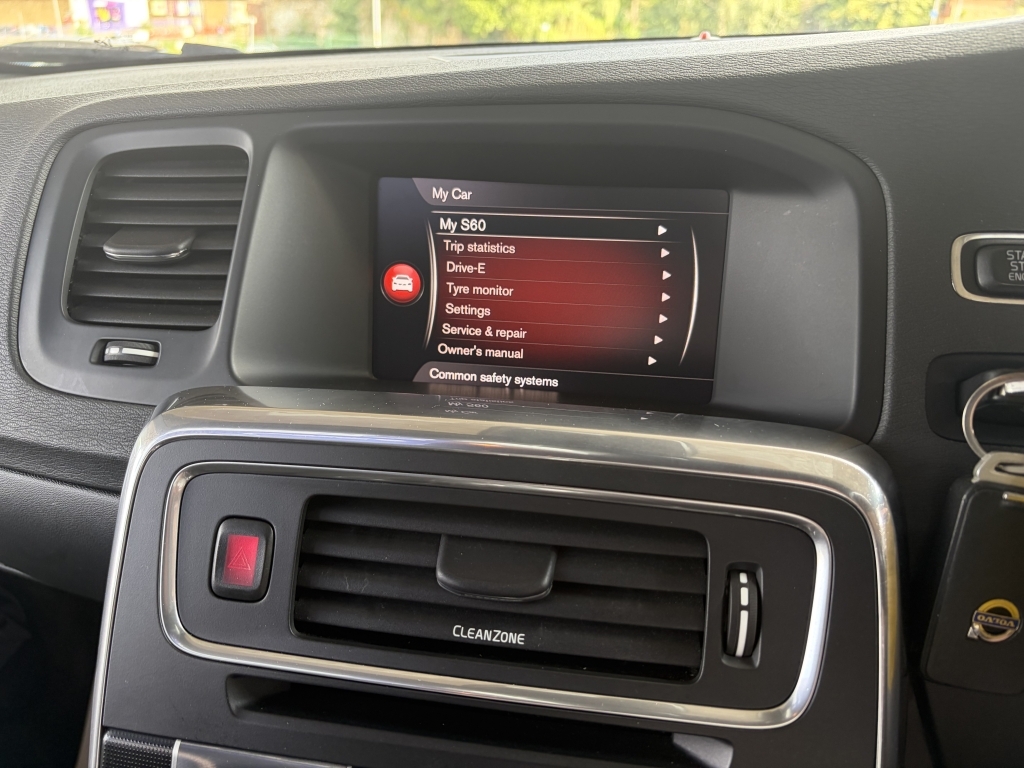 Volvo S60 D4 R-design Lux Nav Black #77