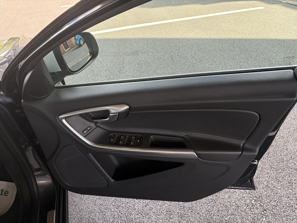 Volvo S60 D4 R-design Lux Nav Black #25