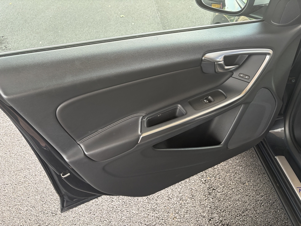 Volvo S60 D4 R-design Lux Nav Black #45