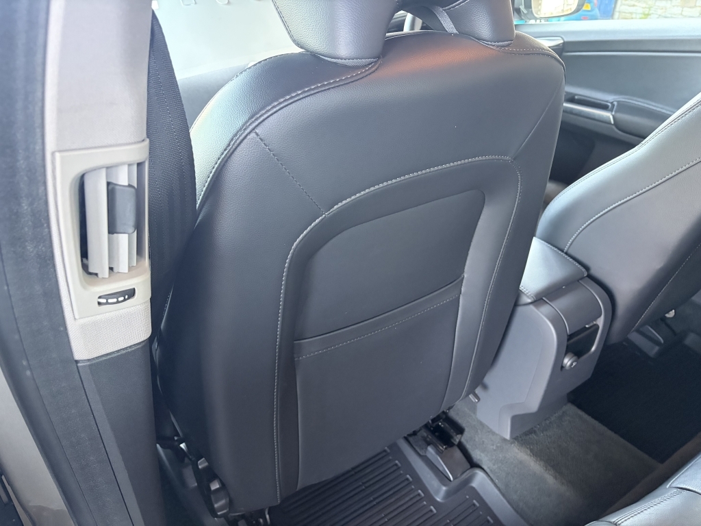 Volvo XC60 D4awd R-design White #36