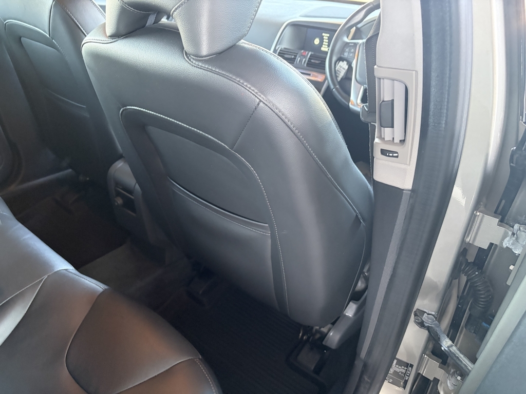 Volvo XC60 D4awd R-design White #48