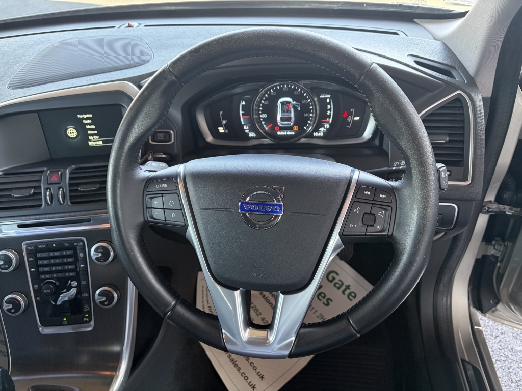 Volvo XC60 2.4 D5 Se Lux Nav Awd Gold #2